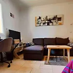 Des Pins - Jolie Proche De La Villa *