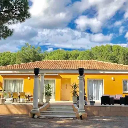 Des Pins - Jolie Proche De La Villa