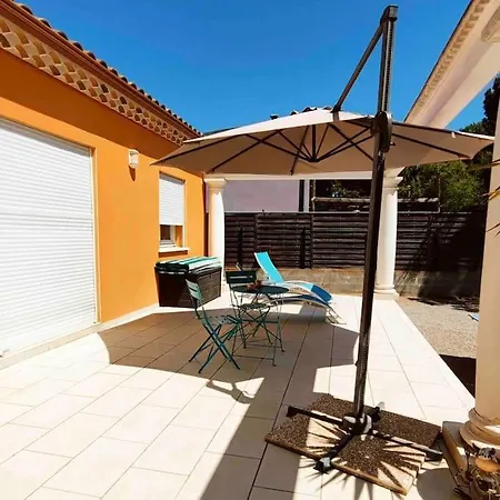 Des Pins - Jolie Proche De La Villa